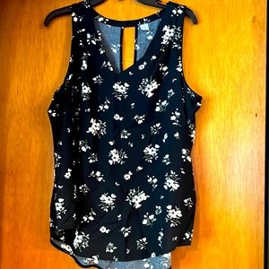 Old Navy Black with Whit Flowers sleeveless Top size Large